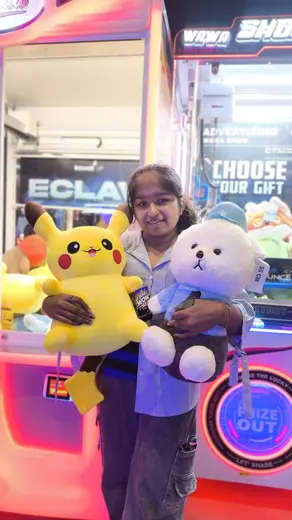BounceUp winner with their prize