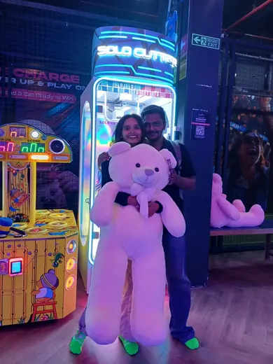 BounceUp winner with their prize