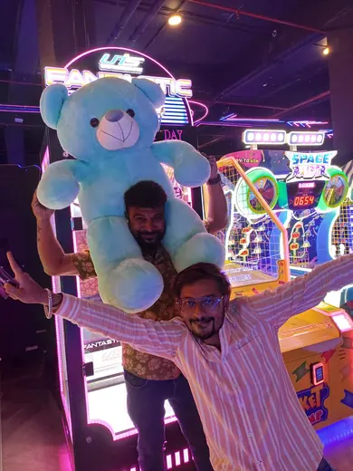 BounceUp winner with their prize