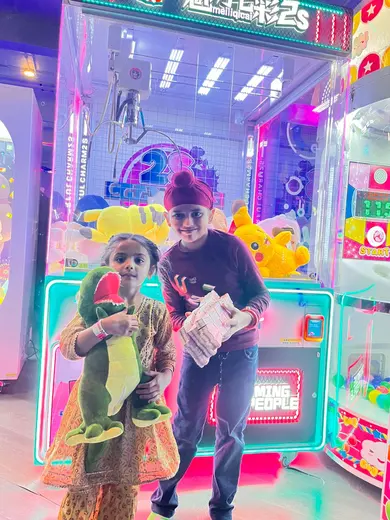 BounceUp winner with their prize