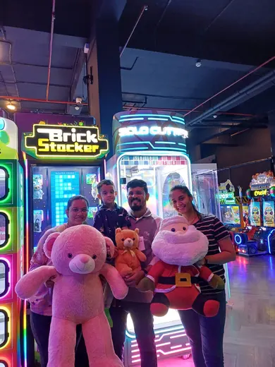 BounceUp winner with their prize