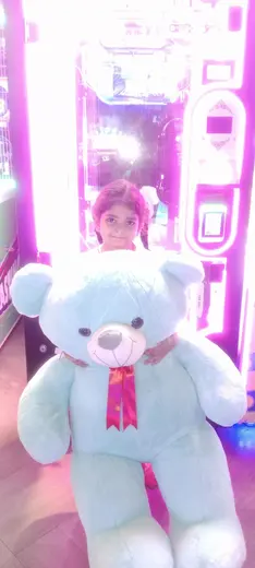 BounceUp winner with their prize